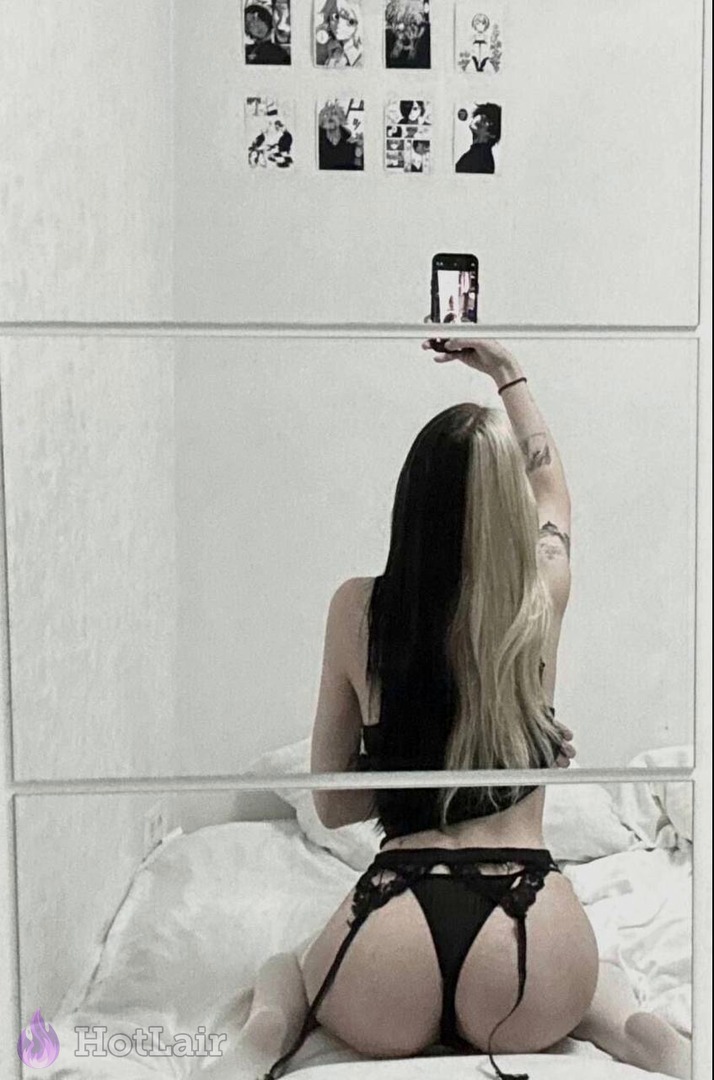 Two-tone black and blonde haired beauty in black strappy lingerie takes ass-focused mirror selfie