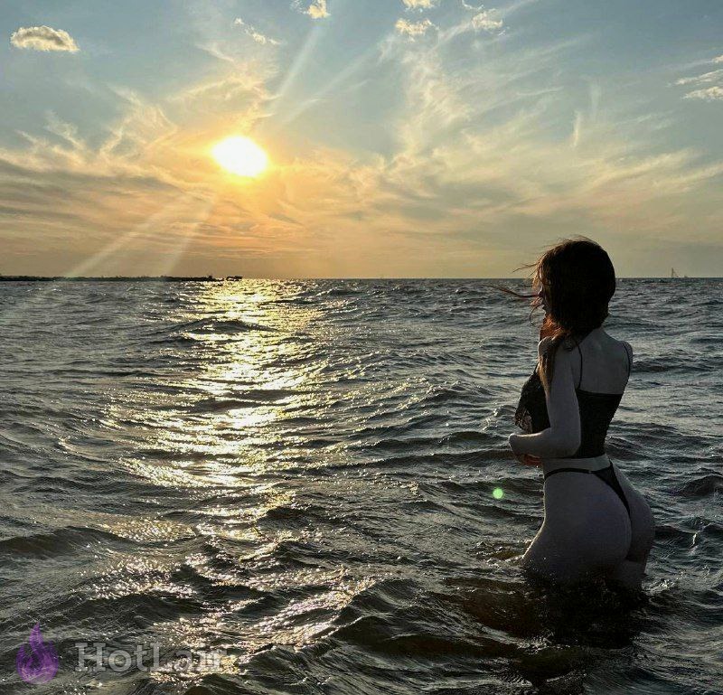 Sensual naked girl in perfect pose