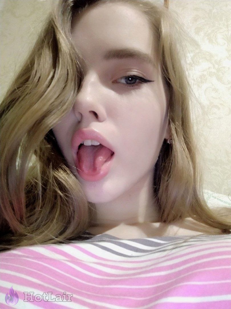 Sexy bare model artistic glow